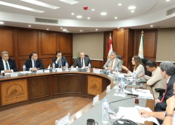 بمشاركة صندوق التنمية الحضرية.. محافظ الجيزة يعقد أولي اجتماعات اللجنة التيسيرية لتطوير منطقة الكيت كات 18 - جريدة المساء