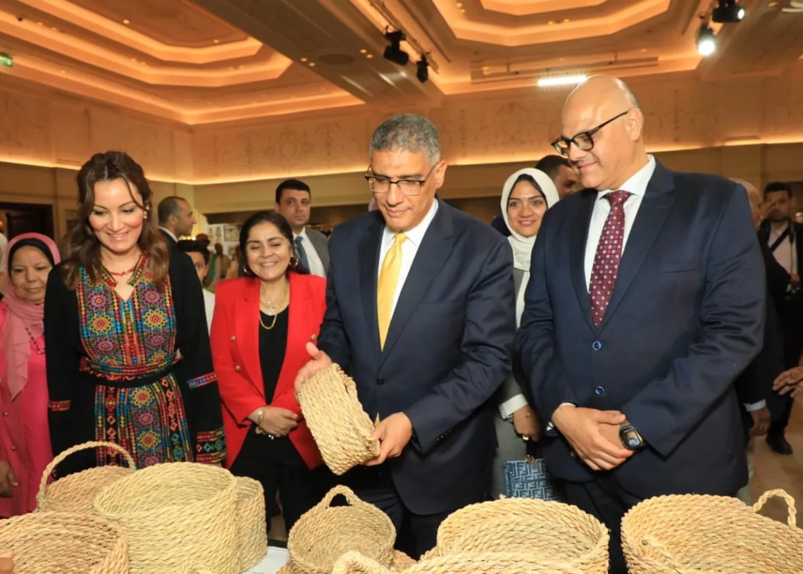 بالصور.. محافظ الجيزة يفتتح معرض التراث والحرف اليدوية.. بمشاركة ٦٠ عارضاً من المحافظات والسفارات 17 - جريدة المساء