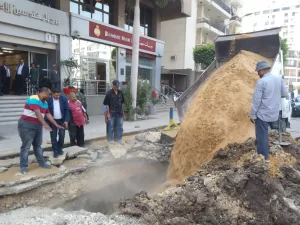 إصلاح كسر ماسورة مياه بشارع جامعة الدول مع شارع سليمان أباظة بالدقي (صور) 51 - جريدة المساء