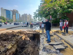 إصلاح كسر ماسورة مياه بشارع جامعة الدول مع شارع سليمان أباظة بالدقي (صور) 39 - جريدة المساء