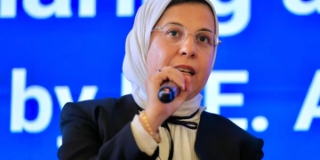 د. آمال إمام، المديرة التنفيذية لـ الهلال الأحمر المصرى