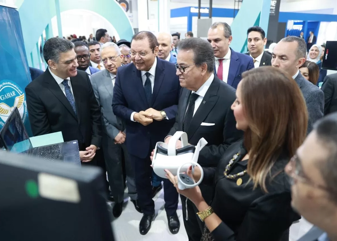 تحت رعاية الرئيس عبد الفتاح السيسي، رئيس هيئة الاعتماد والرقابة الصحية شارك فى افتتاح النسخة الرابعة من المؤتمر والمعرض الطبي الإفريقي 19 - جريدة المساء
