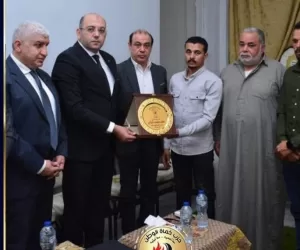 "حماة الوطن" يكرّم شهيد الشهامة بالعاشر من رمضان.. درع الحزب ومساعدات مالية لأسرة البطل خالد عبد العال 29 - جريدة المساء