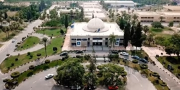 فريق طبي بجامعة القناة يجري جراحة معقدة لإستئصال ورم ضخم بالمثانة 1 - جريدة المساء