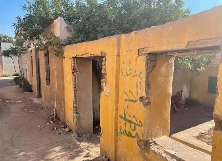 سرقات أبواب المقابر وأغطية البالوعات ٠ ٠ زادت عن الحد ! ! 19 - جريدة المساء