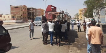 حملات مكبرة بالعاشر من رمضان.. 43 قرار غلق وتشميع وإزالة في الحي الثاني عشر لتحسين المشهد الحضاري 1 - جريدة المساء