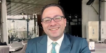 جلسة "دومينو".. إطلالة مبدعة لمحمد إبراهيم بربر 1 - جريدة المساء