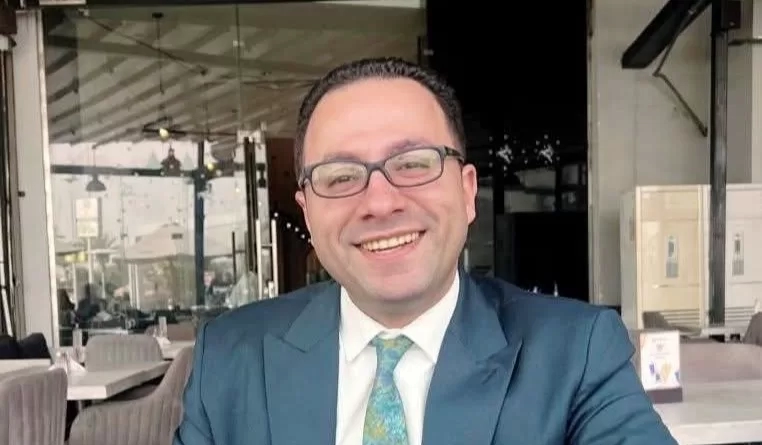 جلسة "دومينو".. إطلالة مبدعة لمحمد إبراهيم بربر 19 - جريدة المساء