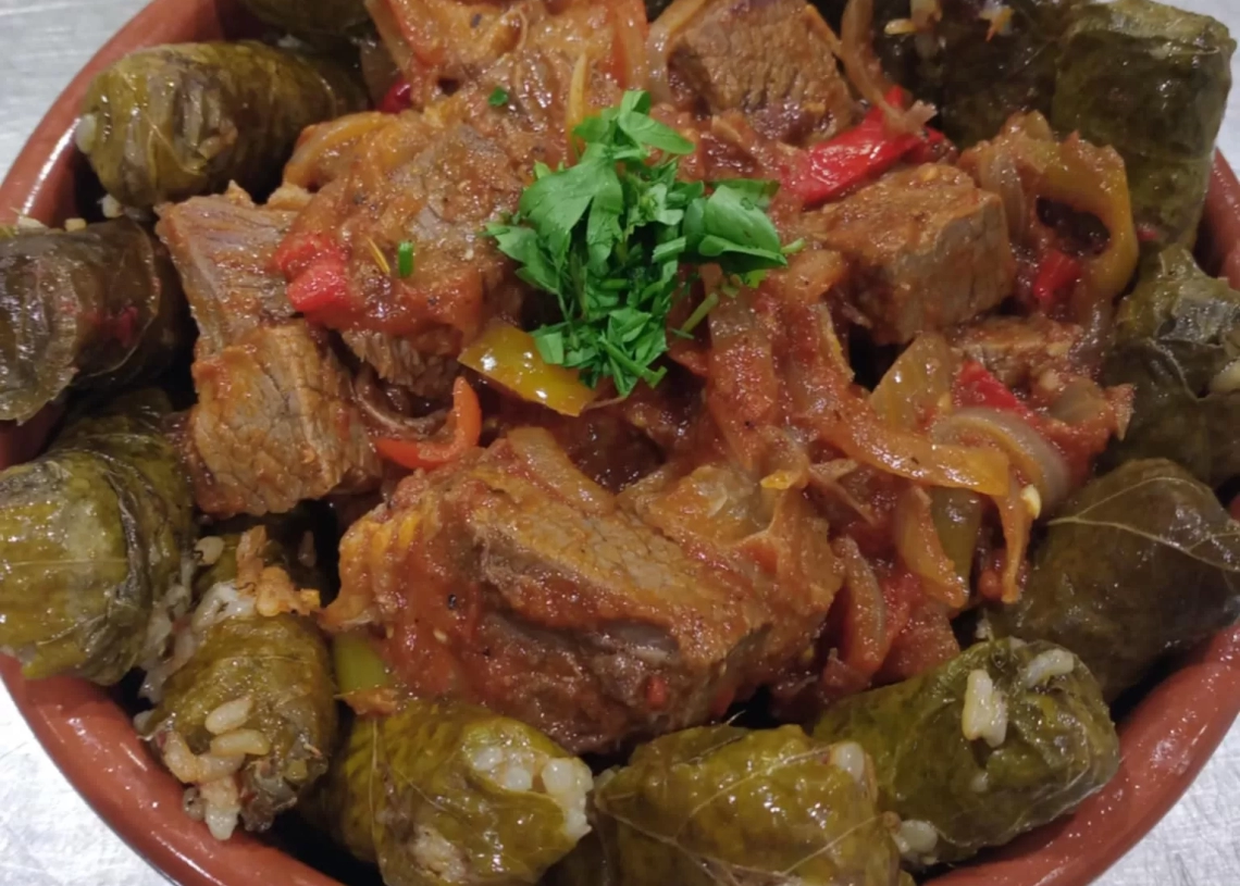 كباب حلة وطاجن ورق عنب مع قطع اللحم.. وصفة شهية من الشيف عوض نوبي 19 - جريدة المساء