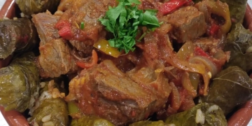 كباب حلة وطاجن ورق عنب مع قطع اللحم.. وصفة شهية من الشيف عوض نوبي 1 - جريدة المساء