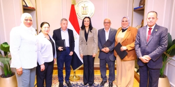 وزيرة التضامن تكرم الإدارة المركزية لشؤون ذوي الإعاقة 1 - جريدة المساء