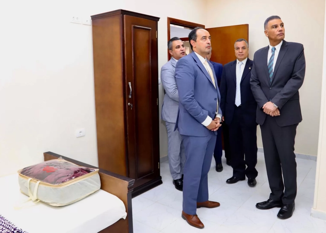 محافظ أسوان يتفقد مركز العزيمة لعلاج الإدمان ويشيد بمستوى الخدمات الطبية والتأهيلية 19 - جريدة المساء