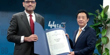 حسن سرحان، الرئيس التنفيذي لبنك الطعام المصرى يتسلم الجائزة