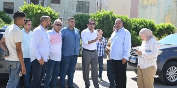 رئيس جهاز تنمية العاشر من رمضان يتابع ميدانيًا أعمال تطوير شبكات المياه والصرف بالحيين الأول والسادس 1 - جريدة المساء