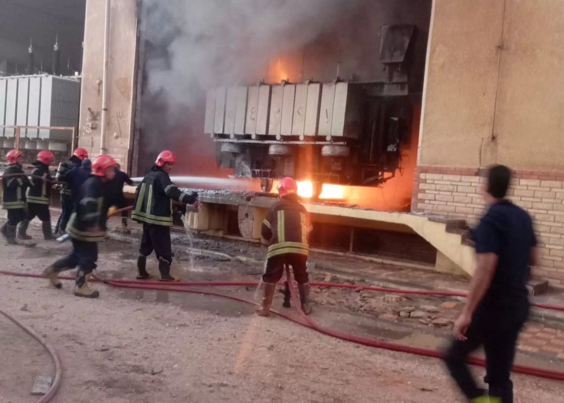 السيطرة على حريق في خزان زيت بمحطة محولات غرب العاشر من رمضان دون إصابات.. ورئيس الجهاز يتابع الموقف لحظة بلحظة 20 - جريدة المساء السيطرة على حريق في خزان زيت بمحطة محولات غرب العاشر من رمضان دون إصابات.. ورئيس الجهاز يتابع الموقف لحظة بلحظة 19 - جريدة المساء