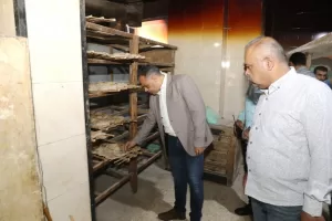 محافظ الشرقية يُفاجئ مخابز مدينة ههيا للاطمئنان على جودة رغيف الخبز 23 - جريدة المساء