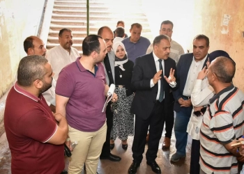 محافظ الشرقية يتفقد أزمة تسرب المياه بنفق حسن صالح بالزقازيق 17 - جريدة المساء