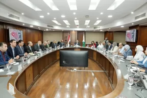 محافظ الجيزة يبحث مع نائب وزير الإسكان حلول مشكلات المياه: الموافقة على تخصيص أرض لإنشاء محطة صرف صناعي بأبو رواش 20 - جريدة المساء