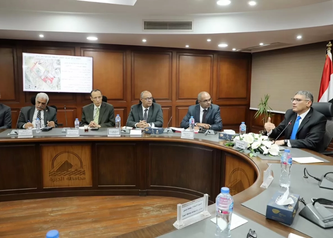 محافظ الجيزة يبحث مع نائب وزير الإسكان حلول مشكلات المياه: الموافقة على تخصيص أرض لإنشاء محطة صرف صناعي بأبو رواش 18 - جريدة المساء