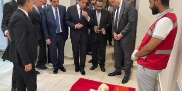 وزيرا الصحة والطيران المدني  تفقدا عيادات الحجر الصحي وأجهزة إزالة الرجفان القلبي المستحدثة بمطار القاهرة الدولي 1 - جريدة المساء