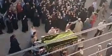 وسط حزن وبكاء.. أهالي "منيل دويب" بأشمون يودعون "أسامة شلبى "ضحية الطريق الإقليمي" 1 - جريدة المساء