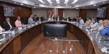 محافظ الجيزة يناقش مشروعات مياه الشرب والصرف الصحي لدعم المناطق المحرومة 1 - جريدة المساء