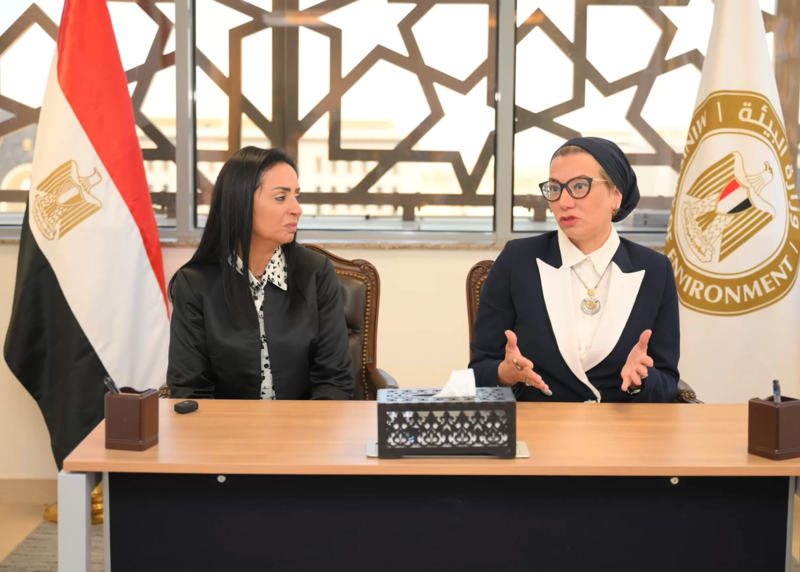 مايا مرسي: تدريب كوادر الهلال الأحمر على التدوير الآمن للمخلفات أولى ثمار التعاون مع "البيئة" 19 - جريدة المساء