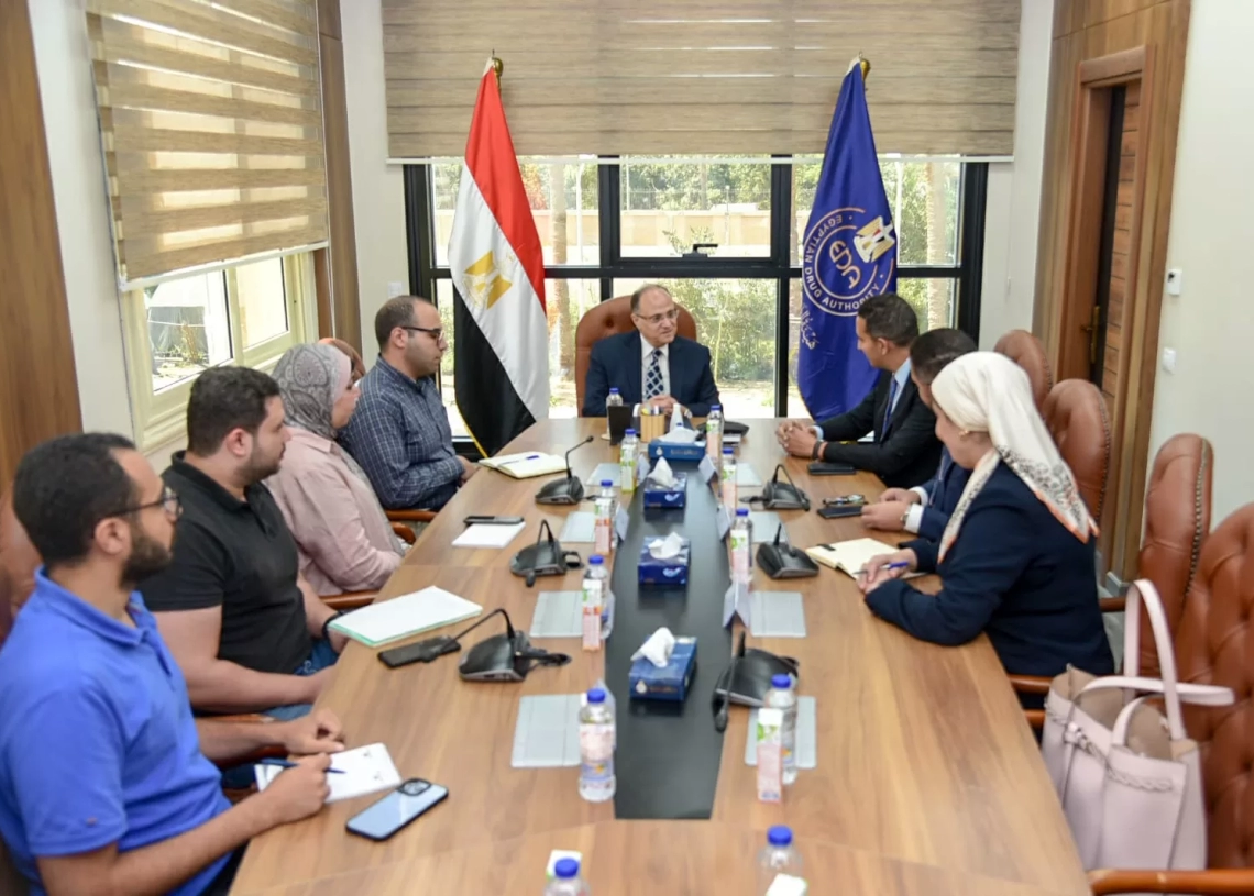 4 اجتماعات لرئيس هيئة الدواء مع منظمة الصحة العالمية وسفيرة مصر بزيمبابوي وشركتي "هاليون" و "ساندوز مصر" 18 - جريدة المساء