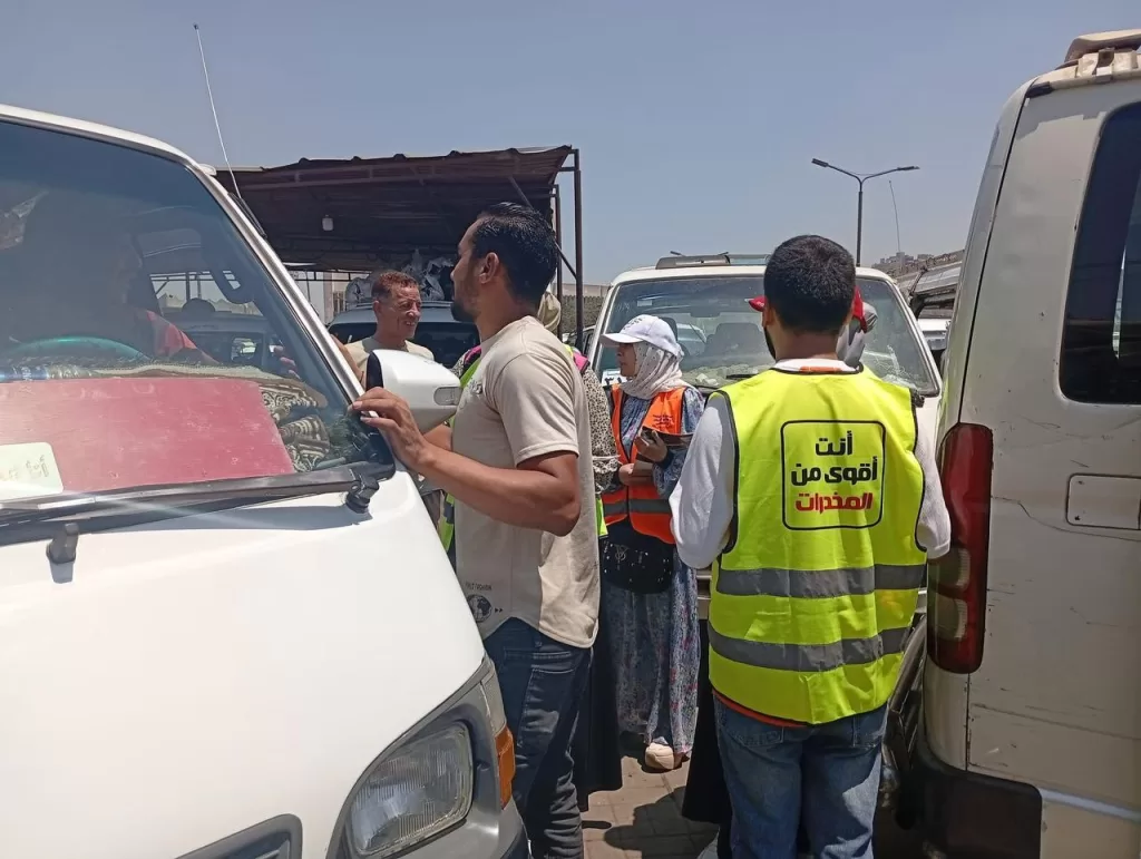 حملة ميدانية لتوعية السائقين بخطورة تعاطي المواد المخدرة بالمواقف العامة 21 - جريدة المساء