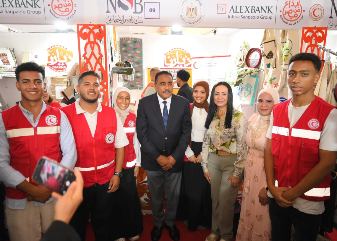 بأيدٍ مصرية متقنة.. الهلال الأحمر يسوّق إبداعات أنديته النسائية في "ديارنا" 19 - جريدة المساء