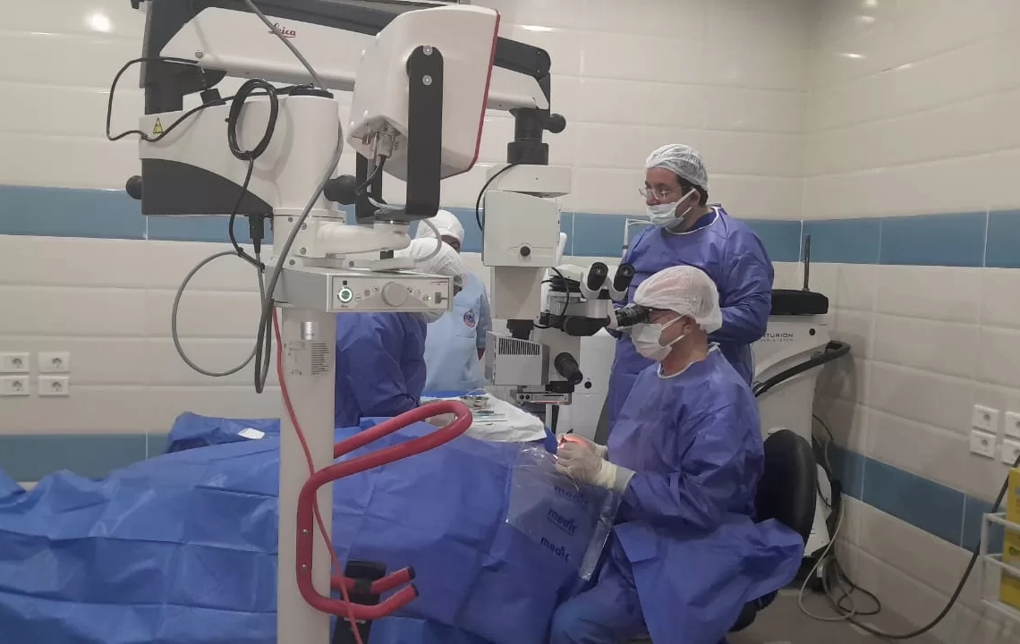 الصحة: خبير مصري عالمي في علاج الجلوكوما يجري 6 جراحات دقيقة «مجانا» بمستشفى عيون دمنهور 17 - جريدة المساء