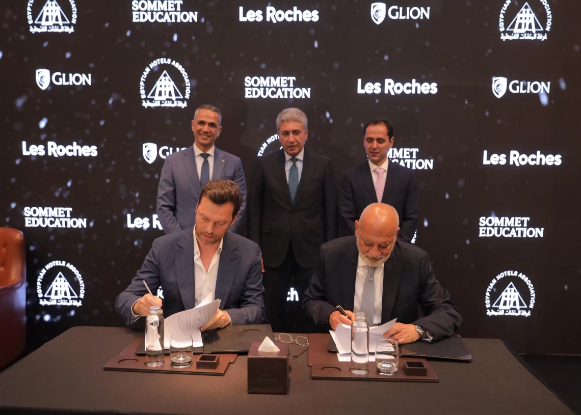 بروتوكولات تعاون استراتيجية فى مجال التدريب الرقمى على الضيافة والفندقة .. شريف فتحى: استثمار العنصر البشرى والعمل على بناء القدرات و الطاقات الشابة الموهوبة .. للعمل فى السياحة.. إطلاق منصة تدريب إلكترونية لتدريب وتأهيل العاملين بالقطاع السياحى ..قريبا 19 - جريدة المساء