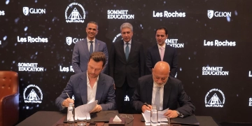 بروتوكولات تعاون استراتيجية فى مجال التدريب الرقمى على الضيافة والفندقة .. شريف فتحى: استثمار العنصر البشرى والعمل على بناء القدرات و الطاقات الشابة الموهوبة .. للعمل فى السياحة.. إطلاق منصة تدريب إلكترونية لتدريب وتأهيل العاملين بالقطاع السياحى ..قريبا 1 - جريدة المساء