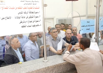 محافظ الجيزة يستمع لمطالب المواطنين من قلب المركز التكنولوجي بالصف 17 - جريدة المساء