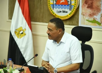 محافظ مطروح يلتقي وفد أهالي سيوة لبحث مشاكلهم 17 - جريدة المساء