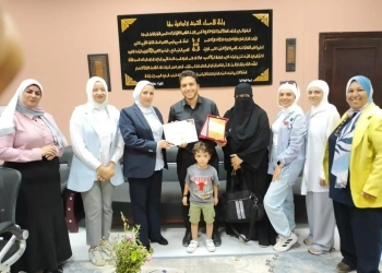 تكرم متفوقي الدبلومة الفنية بالشروق