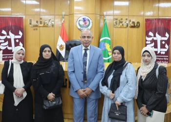 محافظ المنيا يلتقي عدداً من العاملين بالتعليم لبحث مطالبهم 19 - جريدة المساء