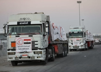 الهلال الأحمر: 135 شاحنة مساعدات جديدة تدخل إلى غزة عبر كرم أبو سالم 25 - جريدة المساء