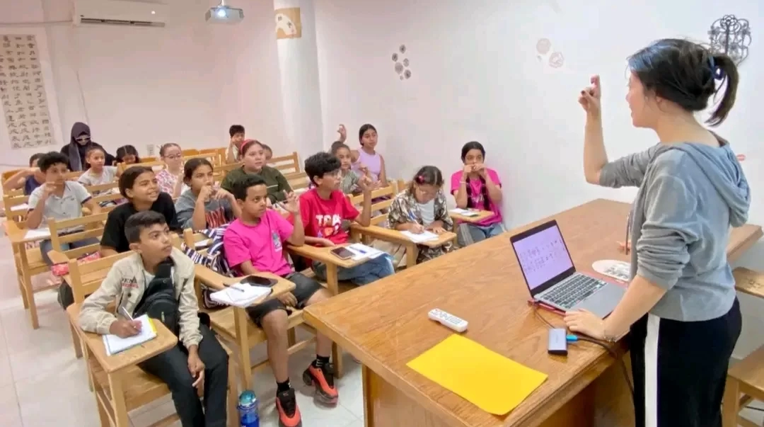 دورة مجانية لتعليم اللغة الصينية للأطفال بجامعة القناة 19 - جريدة المساء