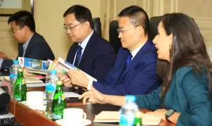 رئيس التحرير يزور وكالة الأنباء الصينية "شينخوا" احتفالا بصدور كتاب (مصر والصين) 25 - جريدة المساء