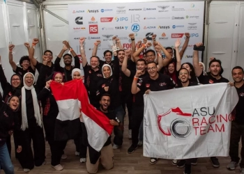 فريق عين شمس يفوز بالمركز الأول في مسابقة "فورميولا" بإنجلترا 31 - جريدة المساء