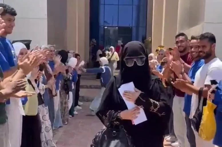 ممر شرفي للدكتورة منار العراقى بكلية الصيدلة جامعة القناة 19 - جريدة المساء ممر شرفي للدكتورة منار العراقى بكلية الصيدلة جامعة القناة 18 - جريدة المساء