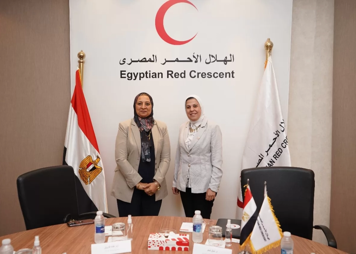 الهلال الأحمر وجامعة عين شمس يبحثان تعزيز التعاون المجتمعي والإنسانى 18 - جريدة المساء