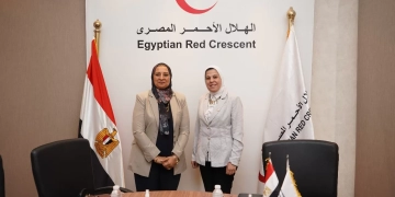 الهلال الأحمر وجامعة عين شمس يبحثان تعزيز التعاون المجتمعي والإنسانى 1 - جريدة المساء