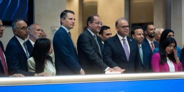 وزير المالية يقرع جرس افتتاح جلسة التداول ببورصة لندن 2 - جريدة المساء وزير المالية يقرع جرس افتتاح جلسة التداول ببورصة لندن 1 - جريدة المساء