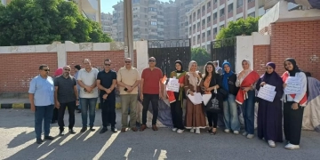 مدير الإدارة التعليمية بالمنيا يدعم طلاب الثانوية العامة ويتابع تنفيذ مبادرة "حافظ على الأثاث المدرسي" 1 - جريدة المساء