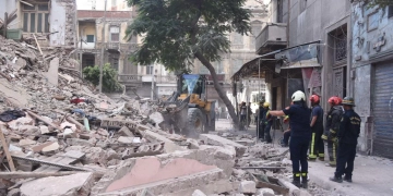 مصرع اثنين واصابه سته والبحث عن ضحايا جدد في انهيار عقار بالاسكندريه 2 - جريدة المساء مصرع اثنين واصابه سته والبحث عن ضحايا جدد في انهيار عقار بالاسكندريه 1 - جريدة المساء