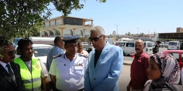 محافظ أسوان يتفقد أحد الأكمنة المتحركة للكشف عن المخدرات بموقف الأقاليم 1 - جريدة المساء