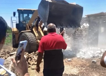 محافظ أسوان يقود حملات إزالة التعديات على أراضي الدولة بكوم أمبو وأسوان 16 - جريدة المساء