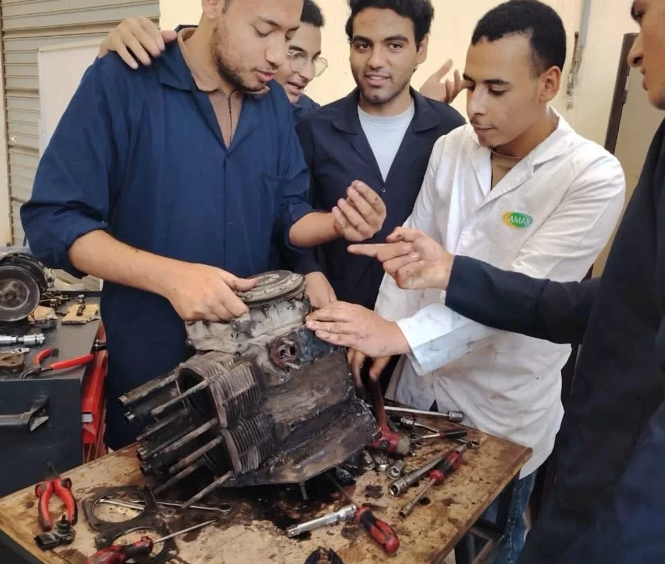 جامعة الدلتا التكنولوجية تنظّم تدريبًا عمليًا لطلاب "الأوتوترونكس" على فك وصيانة المحركات وتشخيص الأعطال 18 - جريدة المساء